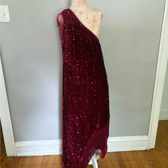 Elegant One Shoulder Burgundy Dress - Picture 3 of 8